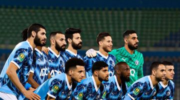 نجم آرسنال يتلقى قميصي ثنائي من بيراميدز