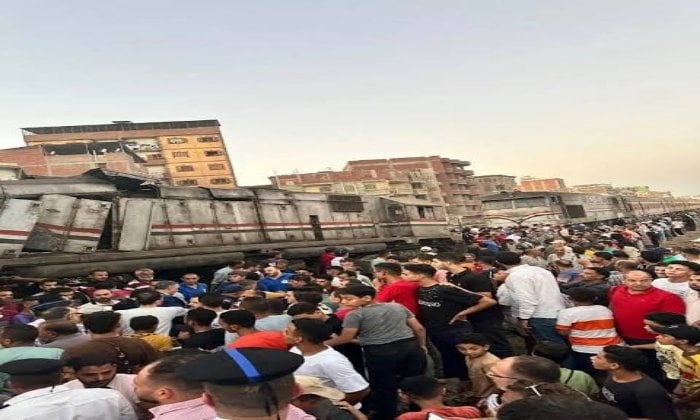 قرار بالسجن 10 سنوات والعزل من الوظيفة لـ 9 متهمين في حادث قطاري الشرقية 2 قرار بالسجن 10 سنوات والعزل من الوظيفة لـ 9 متهمين في حادث قطاري الشرقية