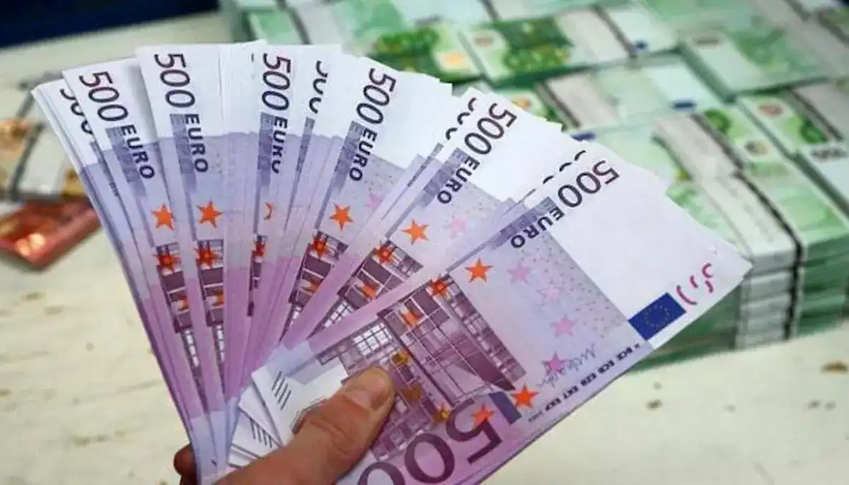 صعود سريع.. سعر اليورو مقابل الدينار الجزائري اليوم سوق السكوار شراء وبيع 2 صعود سريع.. سعر اليورو مقابل الدينار الجزائري اليوم سوق السكوار شراء وبيع