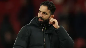 المدرب البرتغالي روبن أموريم المدير الفني لفريق مانشستر يونايتد