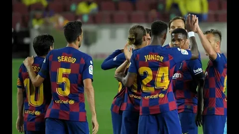 برشلونة يقرر مكافأة لامين يامال بعد إنجاز برشلونة الثلاثي المذهل 2 برشلونة يقرر مكافأة لامين يامال بعد إنجاز برشلونة الثلاثي المذهل