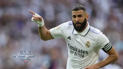 بنزيما يثير الجدل حول مشاركته في لقاء الرائد 2 بنزيما يثير الجدل حول مشاركته في لقاء الرائد