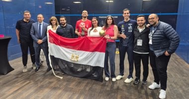 تتويج الفراعنة: القنصل المصري ورئيس اتحاد الاسكواش في احتفال البطولة العالمية 2 تتويج الفراعنة: القنصل المصري ورئيس اتحاد الاسكواش في احتفال البطولة العالمية