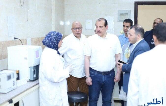 نائب وزير الصحة يشيد بإنجازات وحدتي المناظير والرعاية بالمستشفى العام في قنا