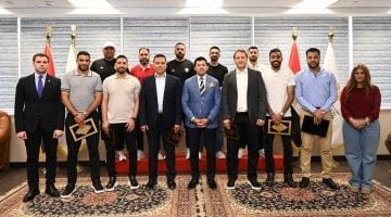 وزير الرياضة يرحب بالرياضيين العائدين من ليبيا في مقر الوزارة