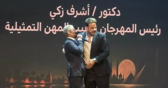 أحمد سعد يحتفل بعيد ميلاد مصطفى غريب فى حفل افتتاح مهرجان النقابة