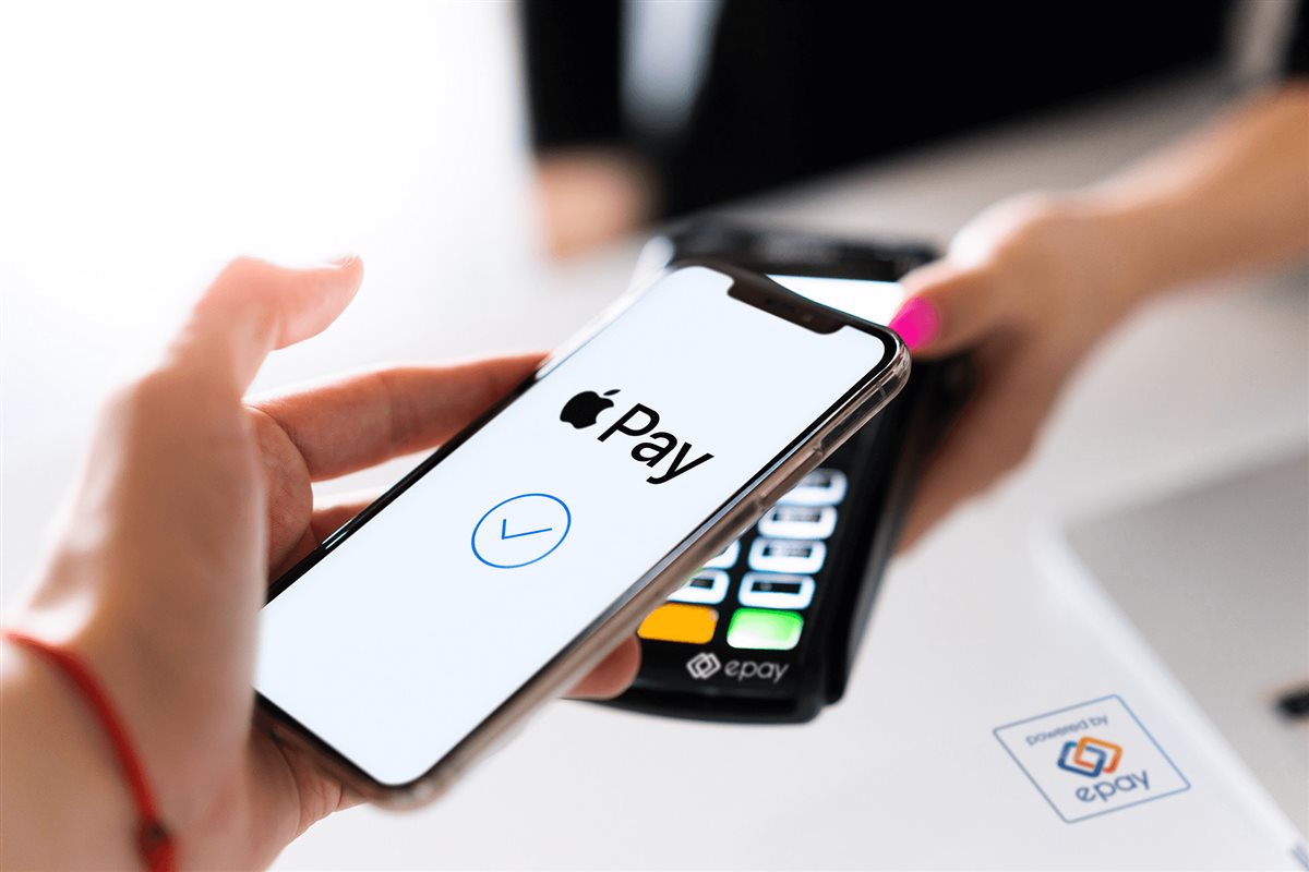 تجربة دفع إلكتروني أكثر أمانًا.. البنك الأهلي المصري يعلن بدء إطلاق خدمة Apple Pay لمستخدمي iPhone وApple Watch