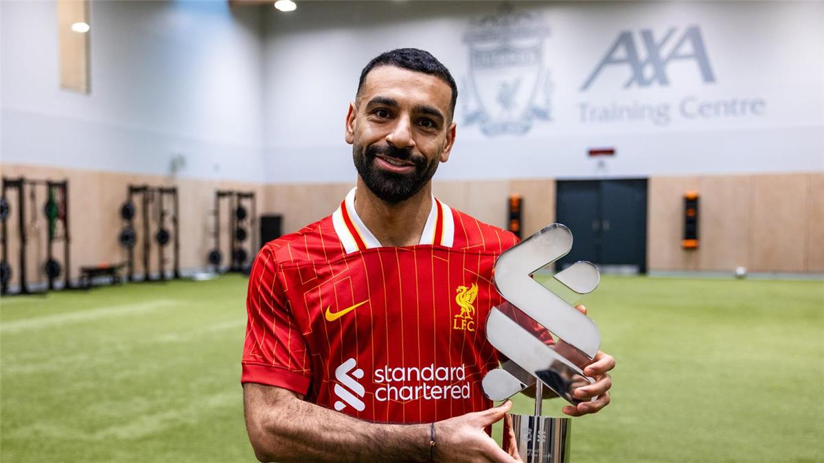 تتويج محمد صلاح بجائزة لاعب الشهر في الدوري الإنجليزي المقدمة من جمعية اللاعبين المحترفين