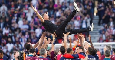 إنريكي يحتفل بمئويته مع PSG ضد أستون فيلا