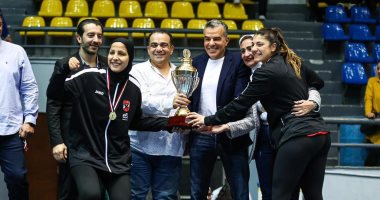 احتفالات سيدات الأهلي بالفوز بكأس مصر في كرة اليد 2 احتفالات سيدات الأهلي بالفوز بكأس مصر في كرة اليد