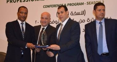 الأهلي يعزي أسامة عرابى وعائلته في فاجعة فقد الأم 2 الأهلي يعزي أسامة عرابى وعائلته في فاجعة فقد الأم