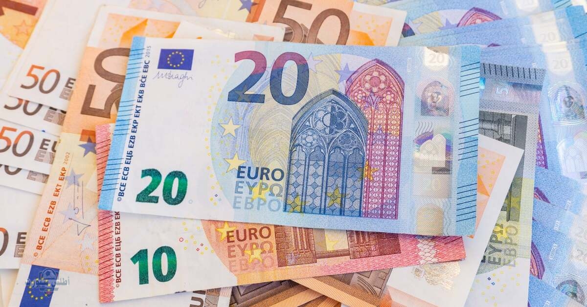 سعر 100 يورو بالدينار الجزائري في السوق السوداء اليوم يُربك التجار تقلبات متسارعة ومخاوف من تدخلات رسمية مفاجئة 2 سعر 100 يورو بالدينار الجزائري في السوق السوداء اليوم يُربك التجار تقلبات متسارعة ومخاوف من تدخلات رسمية مفاجئة