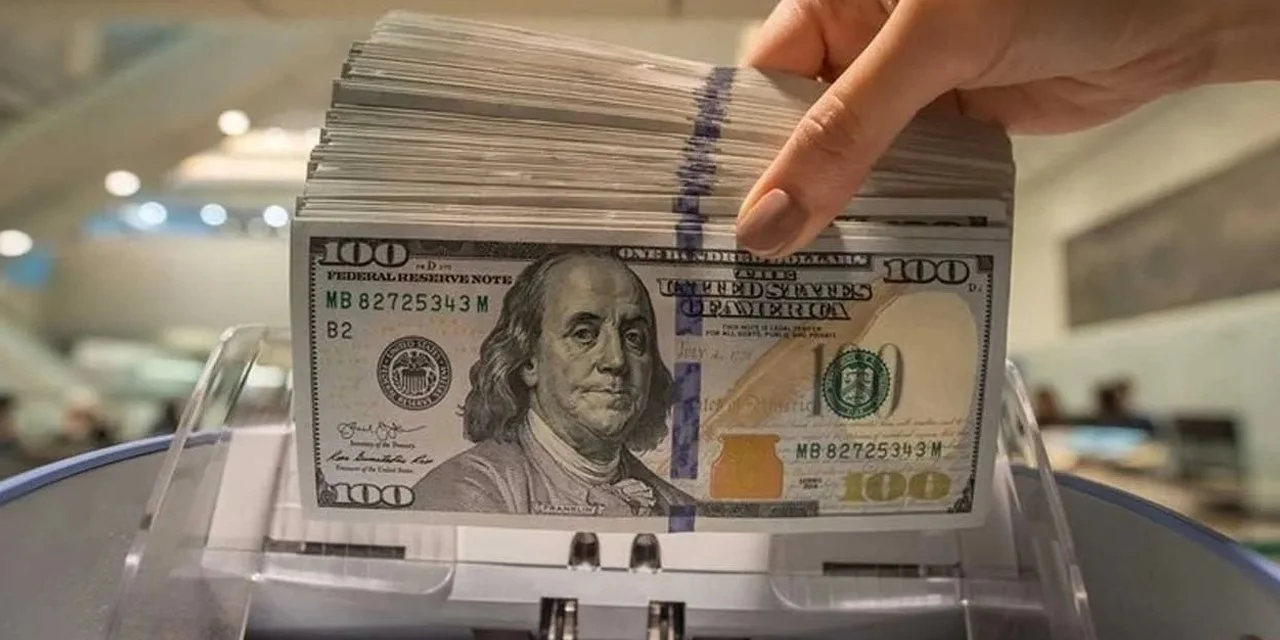 انهيار الليرة ... سعر الدولار مقابل الليرة السورية في السوق السوداء اليوم والبنك المصرفي تعويم جديد ام تراجع حذر؟! 2 انهيار الليرة … سعر الدولار مقابل الليرة السورية في السوق السوداء اليوم والبنك المصرفي تعويم جديد ام تراجع حذر؟!
