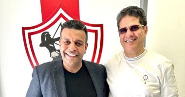 أيمن الرمادي يظهر للمرة الأولى مع الزمالك بعد توقيع عقد القيادة 2 أيمن الرمادي يظهر للمرة الأولى مع الزمالك بعد توقيع عقد القيادة