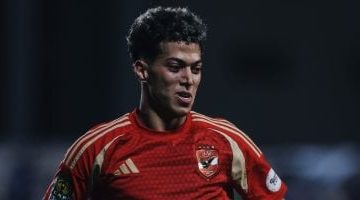 إمام عاشور يتربع على قمة هدافي الدوري بعد انتصار الأهلي على المصري