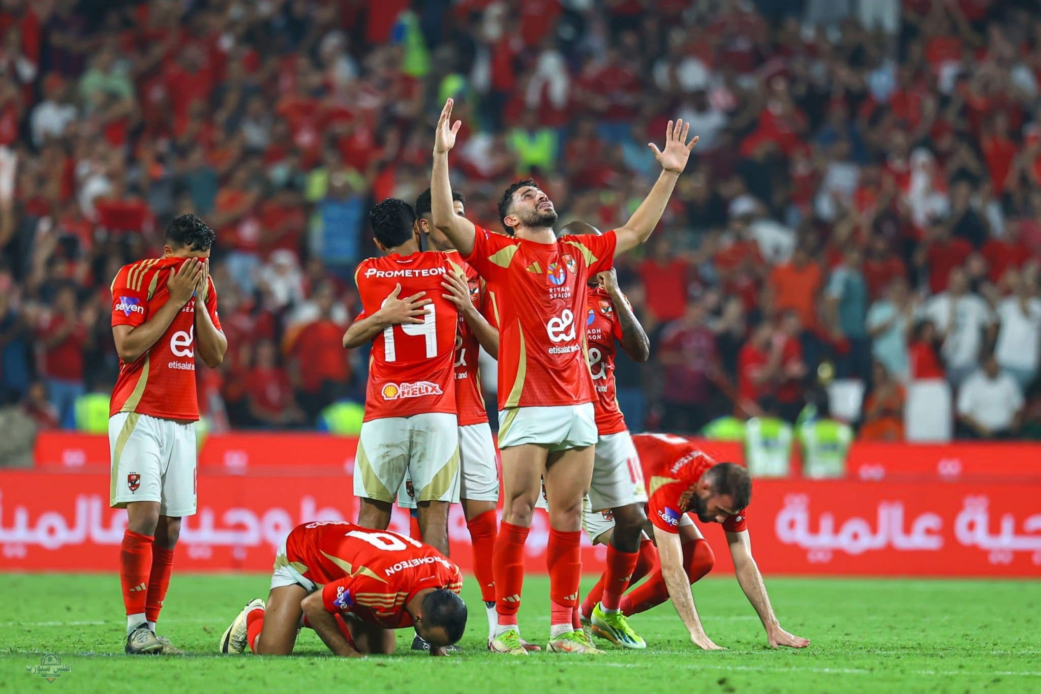 الأهلي يتألق ويتصدر الدوري المصري الممتاز 2025 بعد جولة مثيرة 2 الأهلي يتألق ويتصدر الدوري المصري الممتاز 2025 بعد جولة مثيرة
