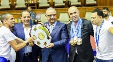 البنك الأهلي يتوج بلقب دوري الصالات
