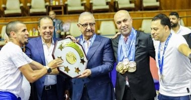 البنك الأهلي يتوج بلقب دوري الصالات 2 البنك الأهلي يتوج بلقب دوري الصالات