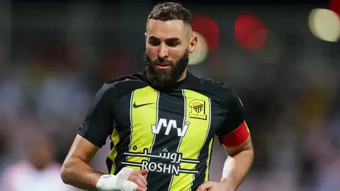 بنزيما وعوار يواصلان التأهيل قبل مباراة الاتحاد مع الشباب 2 بنزيما وعوار يواصلان التأهيل قبل مباراة الاتحاد مع الشباب