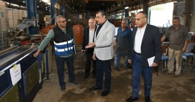 جولة تفقدية لوزير الإنتاج الحربي في منشآت شركة حلوان لمحركات الديزل