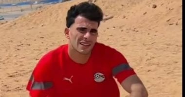 زيزو يستعرض مهاراته في تدريبات منتخب مصر على الرمال