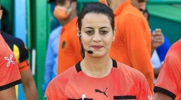 شاهندة المغربي تضيء ساحة التحكيم في مباراة نيجيريا وكينيا بأمم أفريقيا للشباب