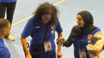 فرح الشاذلي تدعم فريق سيدات يد الأهلي في كأس السوبر الأفريقي