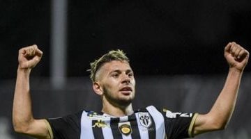 فريد الملالى نجم جزائري يقترب من الانضمام للزمالك في صفقة مجانية