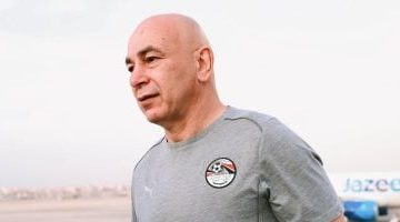 لحظة تاريخية حسام حسن يرتدي قميص الأهلي لأول مرة ضد الشواكيش