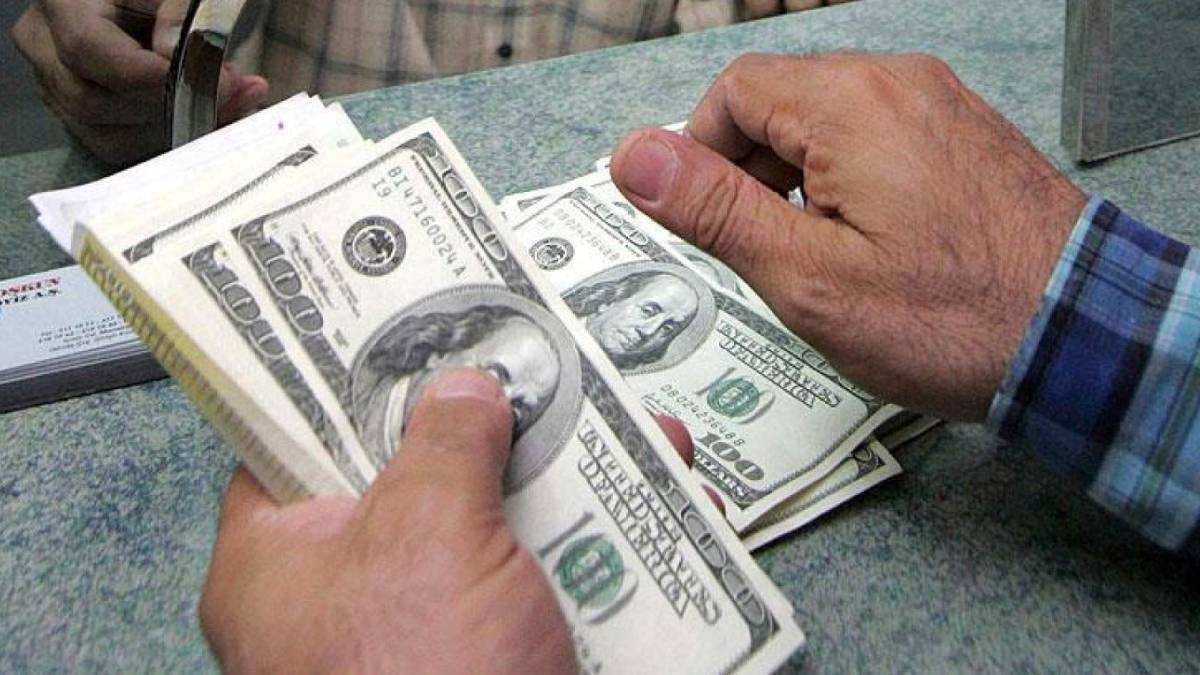 ارتفاع جنوني سعر الدولار مقابل الليرة السورية في السوق السوداء اليوم وسط حالة من الترقب والذهول