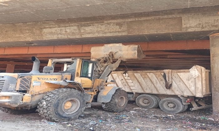 إزالة 650 طنًا من النفايات من نفق الفكهانية في حي العمرانية
