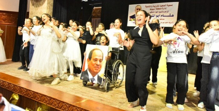 احتفاء بأساتذة الإبداع الطلابي في مهرجان إبداعاتنا: تتويج الفائزين برعاية محافظ أسيوط
