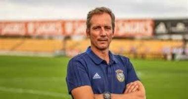 الزمالك يتفاوض مع ألكسندر سانتوس لتولي قيادة الفريق الموسم المقبل