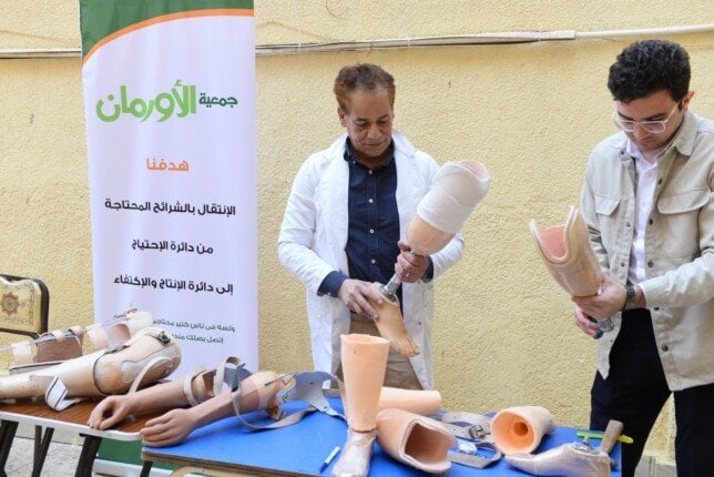 تحسين الصحة في بني سويف: تقديم أجهزة تعويضية وسماعات طبية للمحتاجين