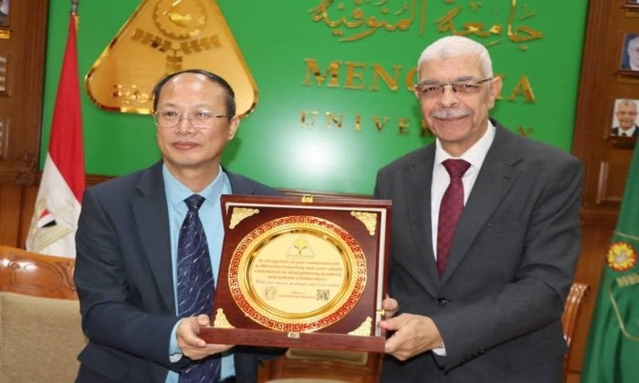 تعاون تعليمي: رئيس جامعة المنوفية يستعرض سُبُل الشراكة مع الجامعات الصينية