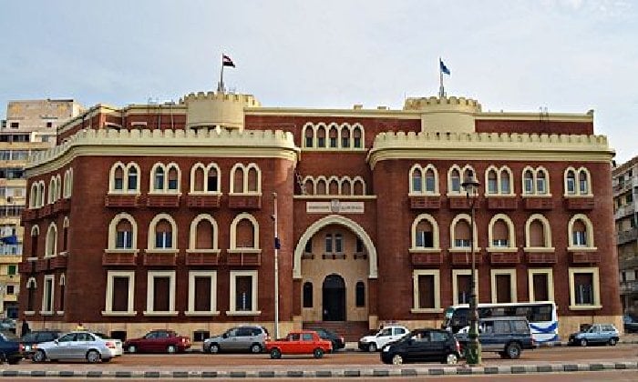 جامعة الإسكندرية تستعرض استراتيجيات التحول الرقمي وتطوير البنية التحتية خلال الصيف