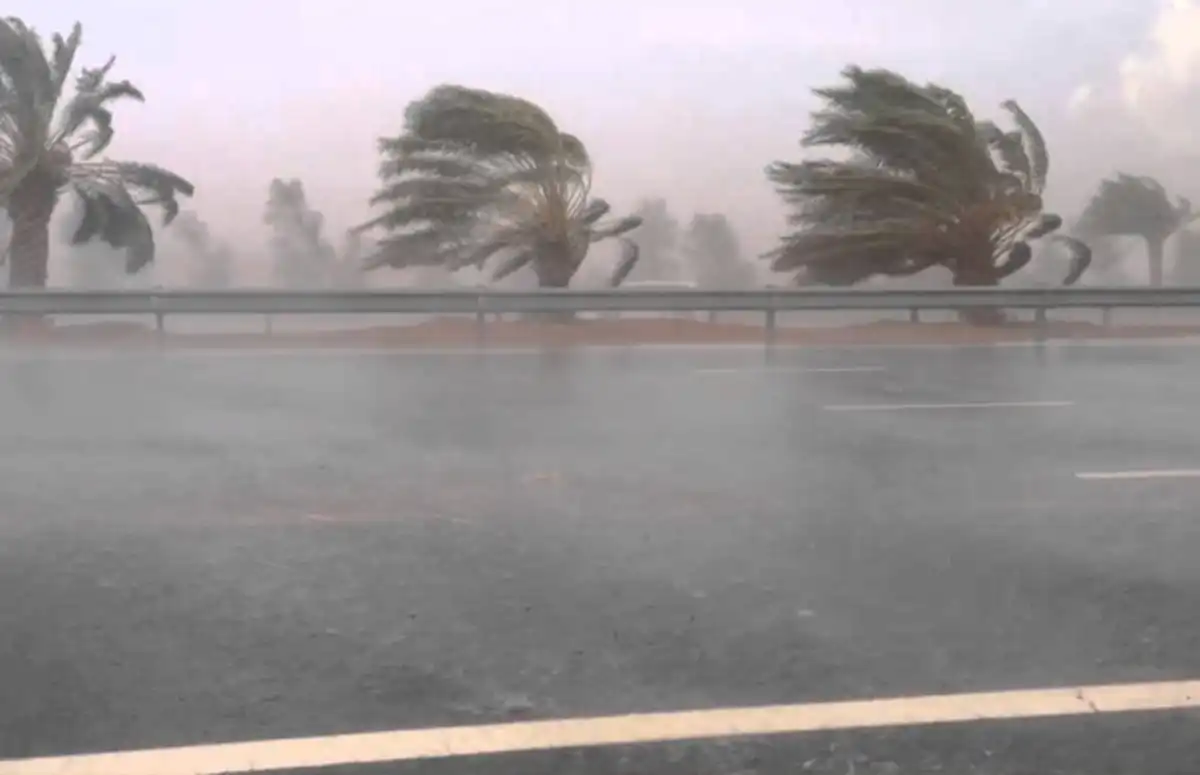 الأرصاد تحذر ⚠️ طقس الجزائر موجة حر شديد وأمطار رعدية غزيرة تغرق عدة ولايات الديوان الوطني للأرصاد الجوية