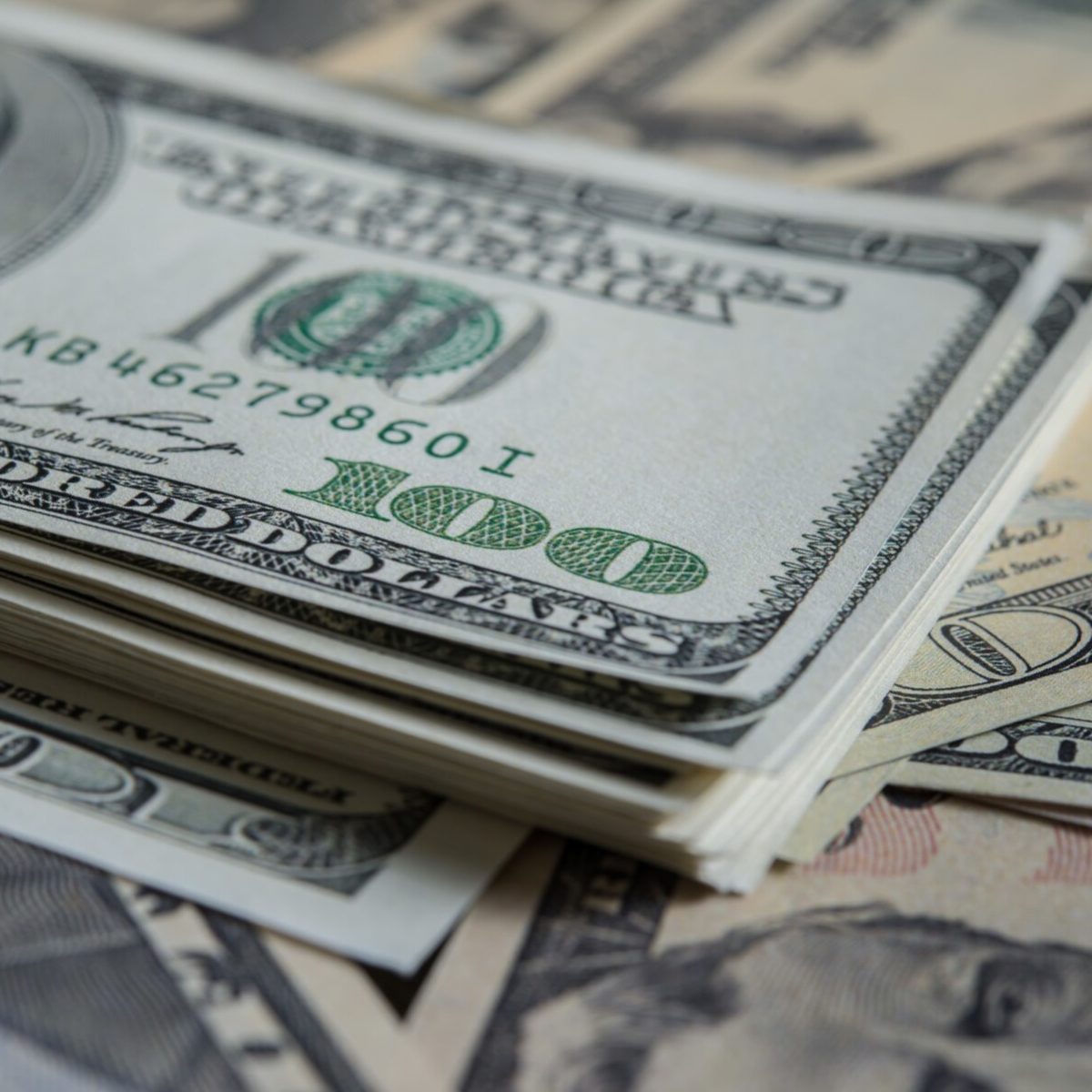 انخفاض جديد”.. سعر الدولار مقابل الليرة السورية اليوم في السوق السوداء والمصرف المركزي