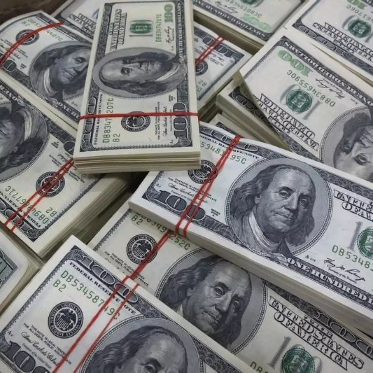 إلتهاب الليرة”… سعر صرف الدولار مقابل الليرة السورية اليوم في السوق السوداء والمصرف المركزي قفزة مفاجئة
