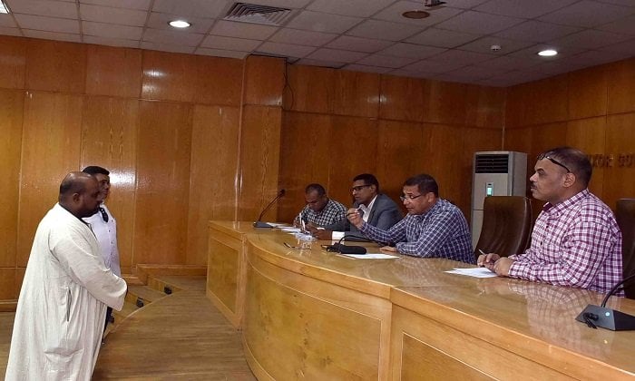 سكرتير عام الأقصر يستمع لمطالب المواطنين ويوجه بحل سريع للشكاوى