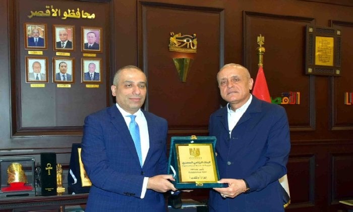 محافظ الأقصر يناقش تعزيز القطاع الزراعي مع وفد البنك الزراعي المصري