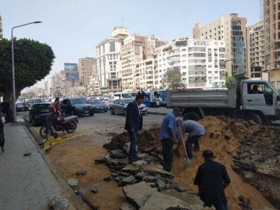 محافظ الجيزة يعلن إصلاح كسر ماسورة مياه في شارع جامعة الدول العربية