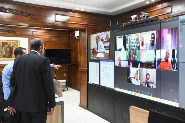 محافظ قنا يراقب امتحانات الثانوية العامة عبر شبكة الطوارئ الوطنية