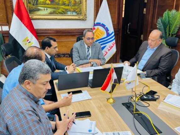 محافظ قنا يسرع خطوات التقنين والتصالح ويعزز جهود استرداد الأراضي