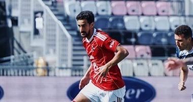 محمد علي بن رمضان يتألق في أول مباراة مع الأهلي بتحقيق التمريرات الكاملة