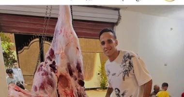 ناصر منسى يشارك فرحة العيد بصورة من أجواء الأضحية