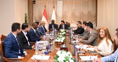 وزير الرياضة يناقش نقل مقر الكاف إلى العاصمة الإدارية
