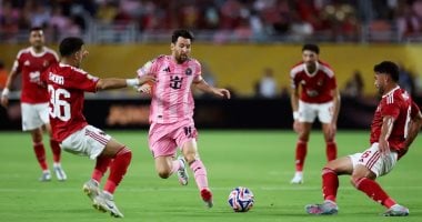 وصول حافلة الأهلي إلى استاد ميتلايف قبل مواجهة بورتو البرتغالي