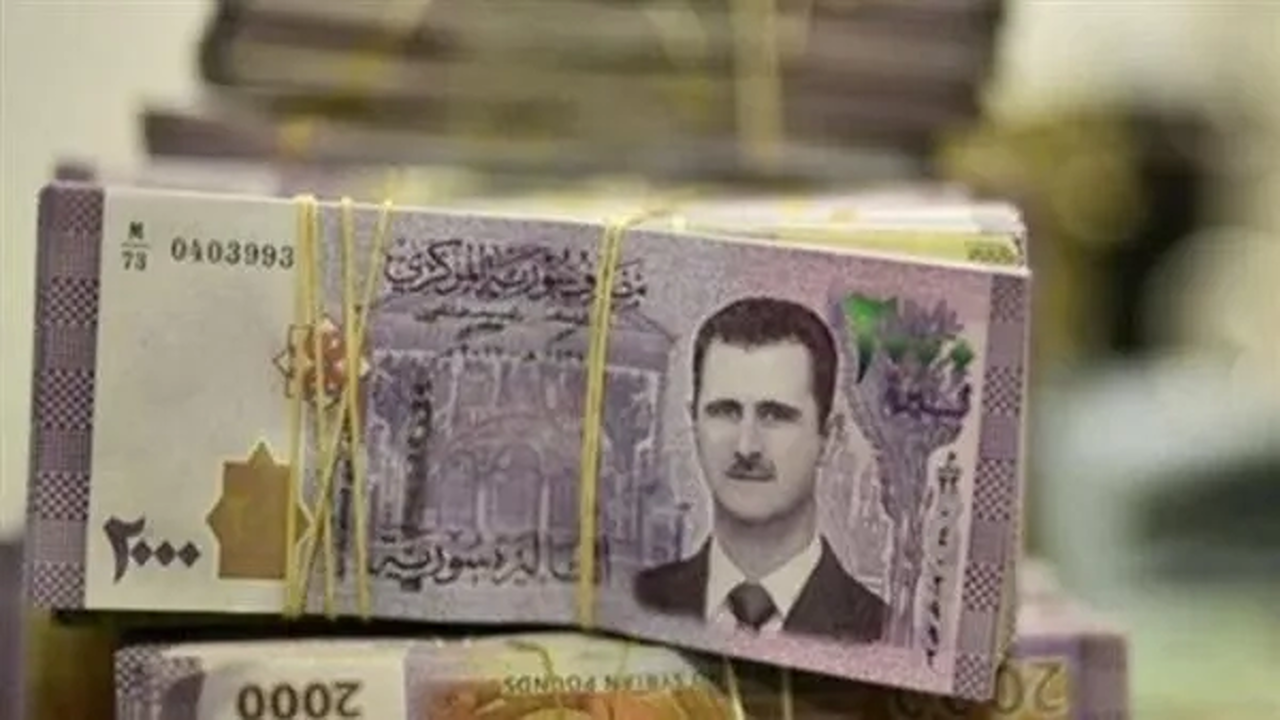 استقرار نسبي يخفف الضغوط.. سعر صرف الليرة السورية مقابل الدولار مع حدوث تغييرات في سعر الصرف
