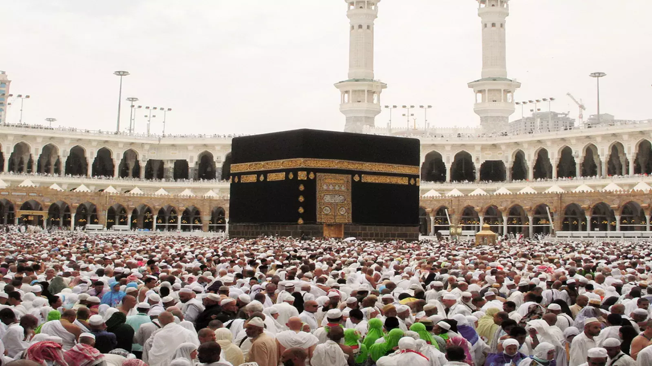 “بدءا من اليوم “.. السعودية تصدر ضوابط العمرة 2025 وقائمة محظورات جديدة للمعتمرين القادمين بتأشيرة